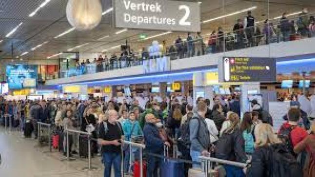 فوضى في مطارات أوروبية وإلغاء رحلات جوية بسبب إضرابات شركات الطيران