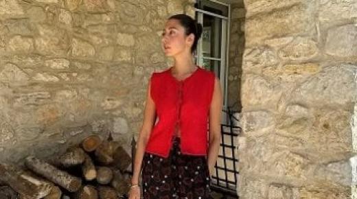 أفكار لتنسيق الألوان الزاهية في الملابس الصيفية.. موضة أزياء 2025