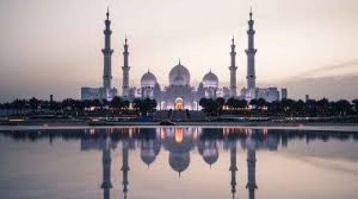 جامع الشيخ زايد الكبير في أبوظبي يستعد لاستقبال الزوار في عيد الفطر