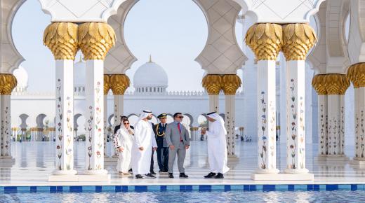 رئيس الإكوادور يزور جامع الشيخ زايد الكبير في أبوظبي