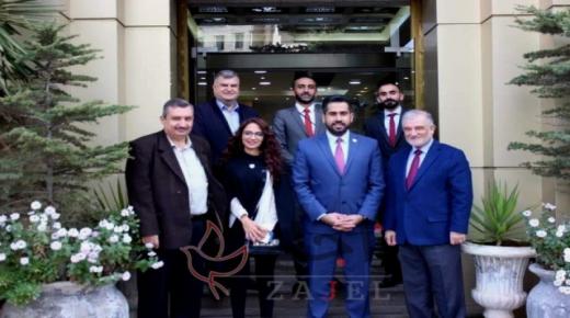 جامعة عمان الأهلية تزور مدارس النظم الحديثة