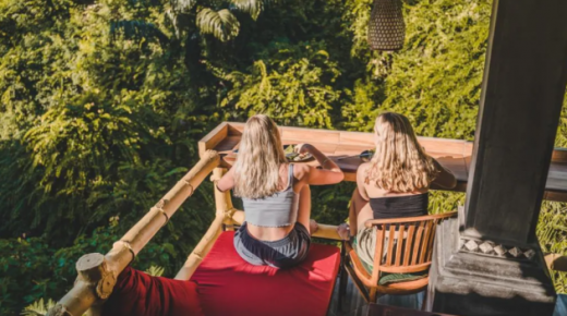 جزيرة بالي الإندونيسية تستقبل السياح بميزانية محدودة