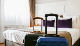 خبراء يحذرون: لا تضع حقائبك على سرير الفندق!
