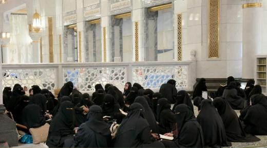 أكثر من 1600 طالبة يختتمن دورة قرآنية كبرى في المسجد الحرام: 55 ختمة و140 تثبيتًا للمصحف