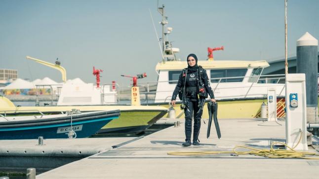 خلود المري.. أول امرأة في شرطة دبي تكتشف عن المتفجرات تحت الماء