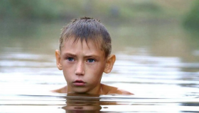 دخول فيلم نباح الكلاب البعيد الى المناهج الدراسية في الدنمارك