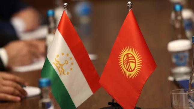 رؤساء قرغيزستان و طاجيكستان يتفقان على سحب المعدات العسكرية من الحدود