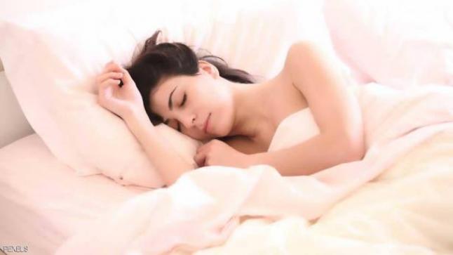 رسائل الجسم.. 8 أسباب توقظك من نومك العميق في الليل