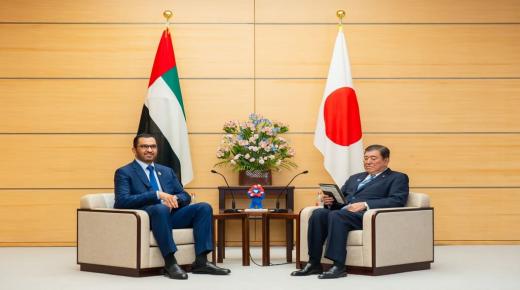 رئيس الدولة يبعث رسالة خطية إلى رئيس وزراء اليابان سلمها مبعوث الإمارات الخاص
