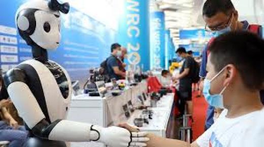 الصين.. أول روبوت يلتحق بالدكتوراه في الدراما والسينما