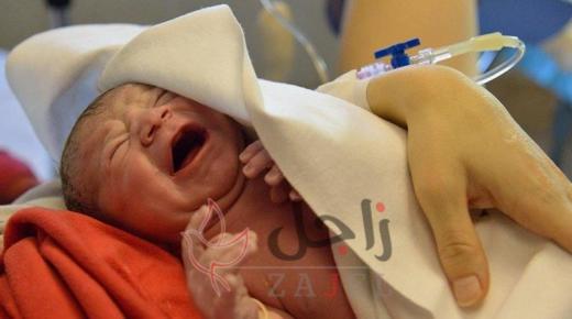 الطفلة المعجزة.. ولادة رضيعة نمت خارج رحم أمها