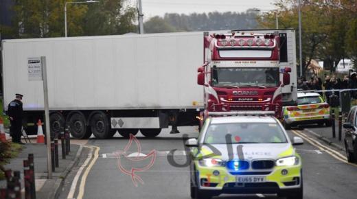 اعتقال رجل بعد العثور على 15 شخصًا أحياء في شاحنة في ويلتشير