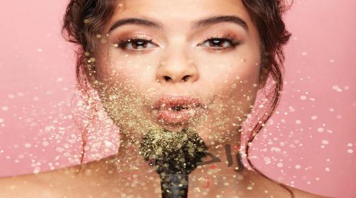 مستحضرات جمال مثالية تكمل إطلالتك في حفلة نهاية العام… تعرفي إليها