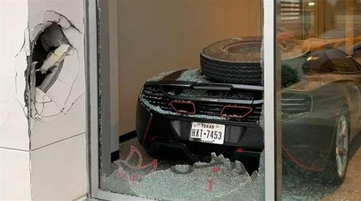 كيف تسبب إطار شاحنة في تحطم “ماكلارين 650S” متوقفه بصالة عرض؟