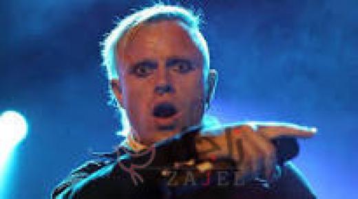 بيع مقتنيات للمغني البريطاني الراحل كيث فلينت بنحو 450 ألف دولار