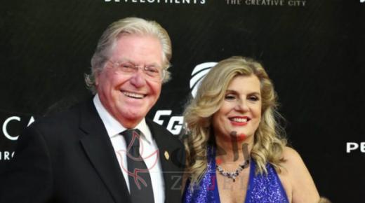 حسين فهمي يفاجئ الجمهور بظهوره مع زوجته الجديدة لأول مرة