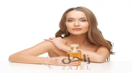 اصنعي بنفسك زيت محفز ومغذي للبشرة بمكونات طبيعية