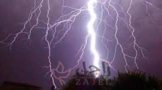 “الأرصاد” ينصح بـ”تجنب الاستحمام” وقت الأمطار والصواعق الرعدية .. تعرّف إلى الأسباب
