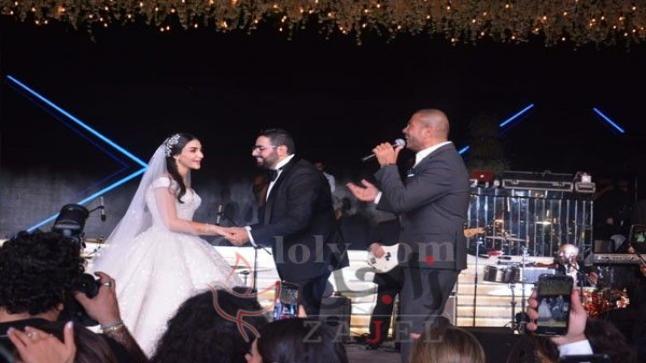 عمرو دياب ومحمد حماقى يشعلان حفل زفاف بحضور نجوم المجتمع والمشاهير