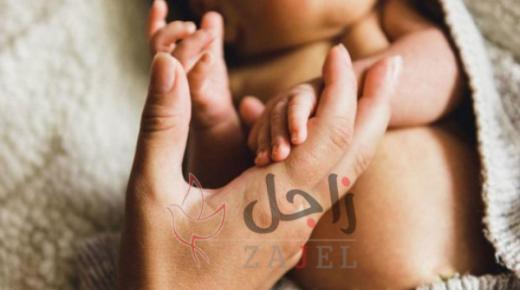 لتقديم النقود لمعجباته.. رجل يبيع طفلته