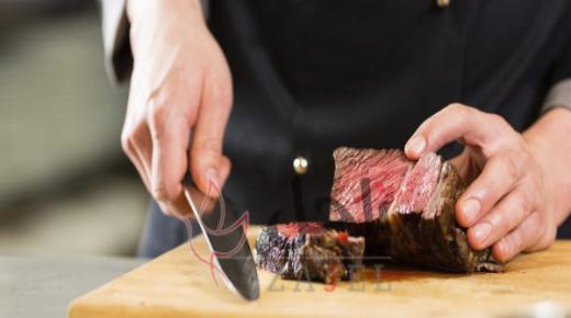 لخلاف على البصل.. رئيس طهاة يقطع نادلا بسكين اللحم