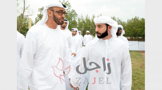 محمد بن زايد والحكام وأوليـاء العهود والشيوخ يؤدون صلاة الجنازة على جثمان سلطان بن زايد