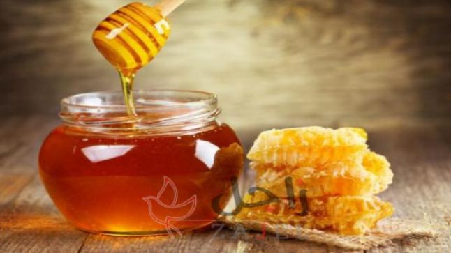 مختص يحذر: إعطاء العسل للأطفال دون سن العام قد يؤدي إلى الشلل
