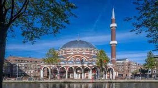 للمرة الأولى رفع آذان في امستردام بمكبر صوت