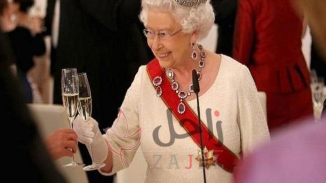 مصممة أزياء الملكة إليزابيث تكشف أسراراً جديدة من داخل القصر