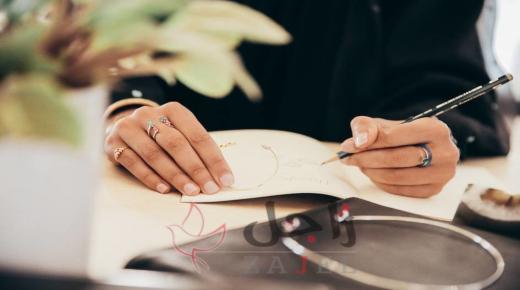 معرض فن أبو ظبي: “كلمات محبوكة وحكايات مسرودة”