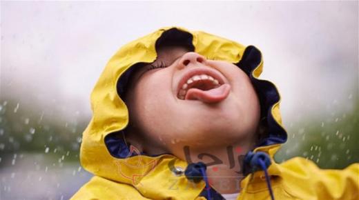 ماذا يحدث لجسمك عند ابتلاع مياه الأمطار؟