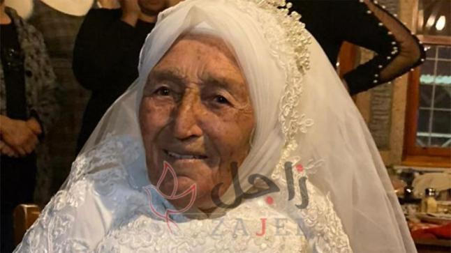 أحفادها حققوا حلمها.. تركية ترتدي فستان الزواج في عمر 85