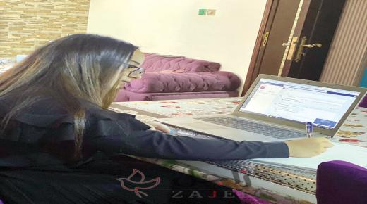 طالبة تنضم لـ«مجموعة سفراء التمكين الرقمي» للإسهام في التعليم عن بُعد