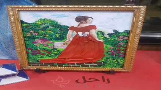 تحدي ومواجهة فتاة مصرية لضمور العضلات بالرسم والخط العربي