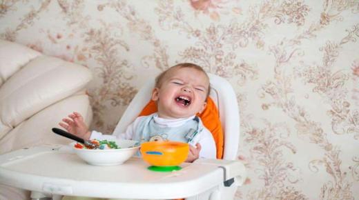 ماذا أفعل مع رفض طفلي للطعام؟