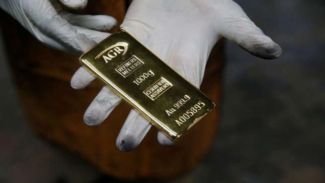 الذهب يبلغ ذروة أسبوع ابتهاجا بإقرار الحزمة الأمريكية
