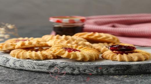 البيتيفور السهل بالمربى