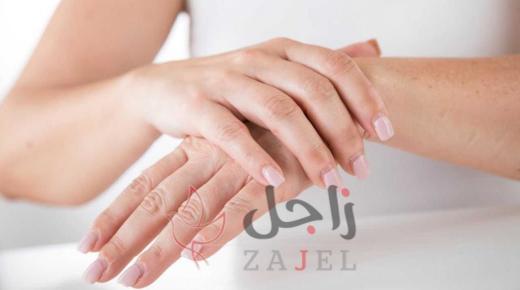 ما أسباب ظهور قشور على الجلد؟