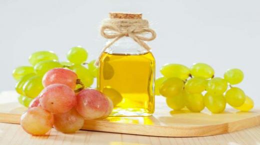زيت بذور العنب المنزلي لإزالة آثار الشيخوخة عن الوجه