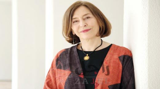 الأكـاديـمـيـة والـروائـيـة آذار نـفـيـسـي تـضـع تجربتها الأدبية في مركز الشيخ إبراهيم غدا