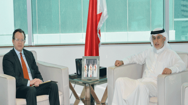 وزير الصناعة والتجارة يستقبل سفير الولايات المتحدة الأمريكية لدى البحرين