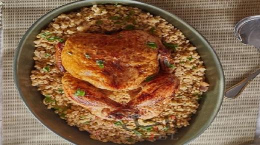دجاج محشي بالمكسرات والبرغل