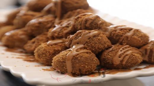 كرات اللوتس والتمر