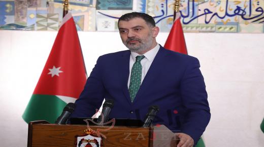 وزارة العمل توضح آلية دفع الأجور من خلال أمري الدفاع 6 و9