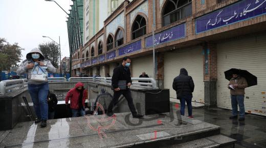 إيران تحدد موعد إجراء اختبار لقاحها المحلي ضد كورونا على البشر