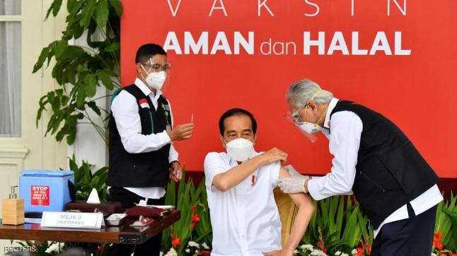 إندونيسيا تخالف العالم.. حملة تطعيم ضد كورونا “عكس السير”