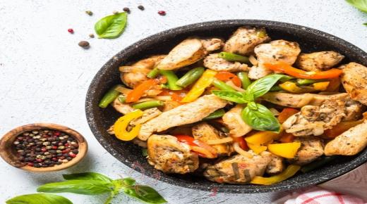 دجاج بالفلفل الملون