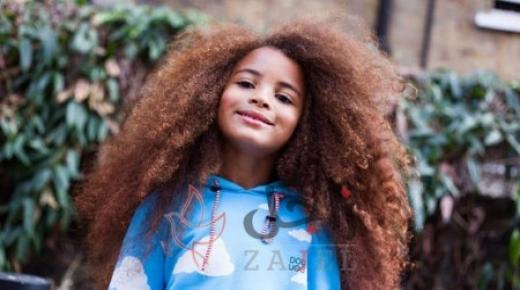 رفض تسجيل طفل في المدارس بسبب شعره