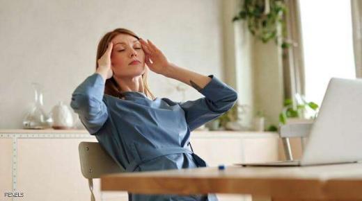 الصداع بعد تناول الطعام.. تعرف على الأسباب والعلاج