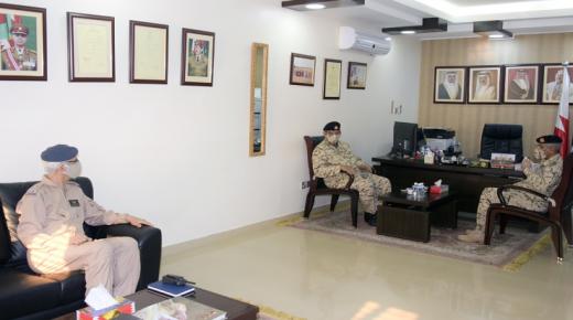 القائد العام لقوة دفاع البحرين يتفقد إحدى وحدات قوة دفاع البحرين